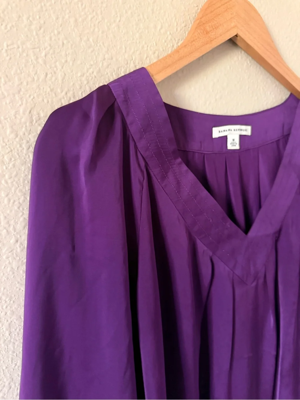 Banana Republic Violet V-Neck Puff Sleeve Blouse
